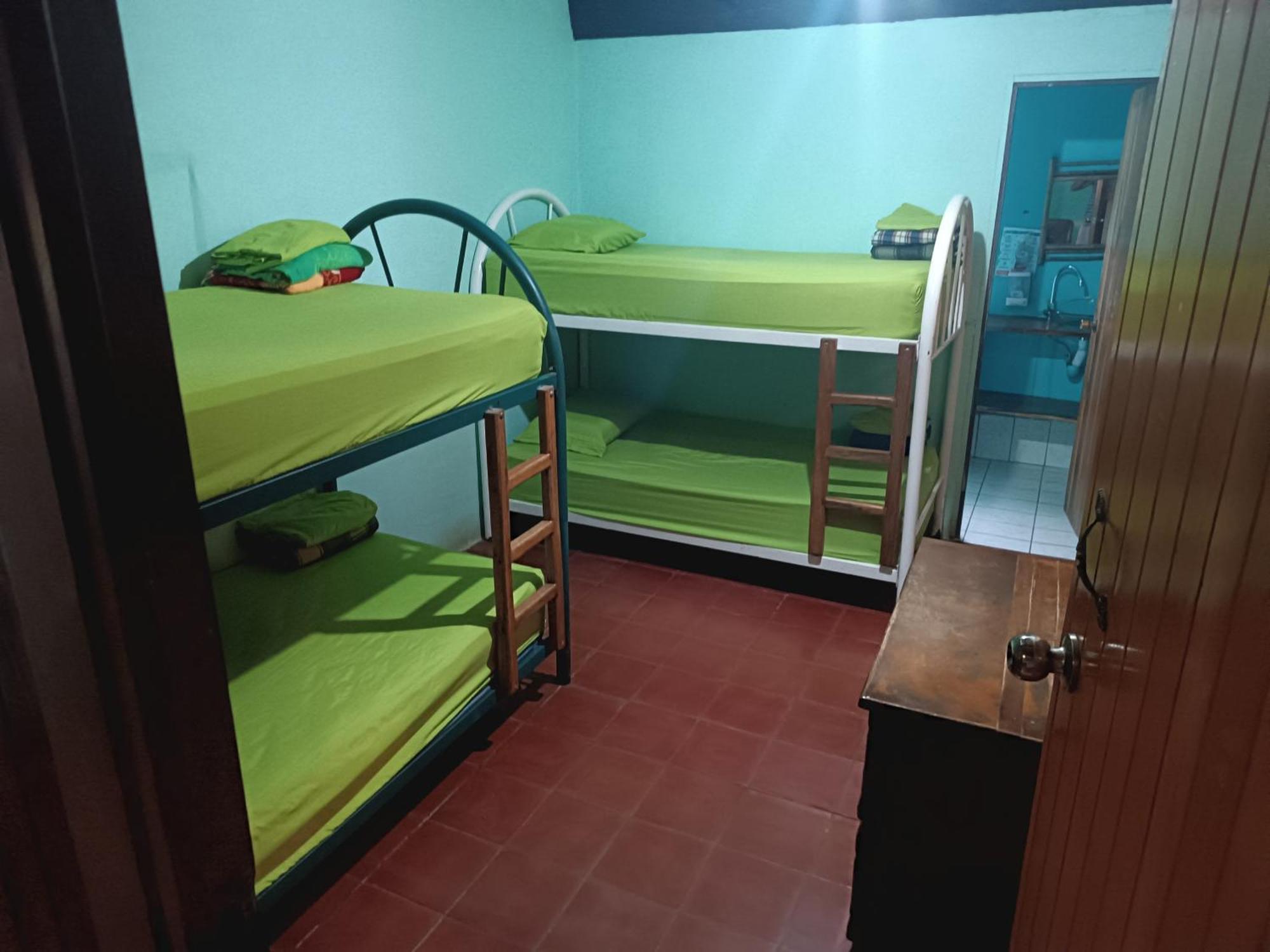 Hostel Monteverde Backpackers Bagian luar foto